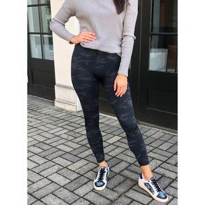 Spanx Look At Me Now Leggings in Black Camo Size Large NWT